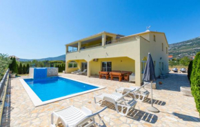 Villa Katharina - Trawelltopia - großes Ferienhaus mit Pool - 1km vom Meer entfernt